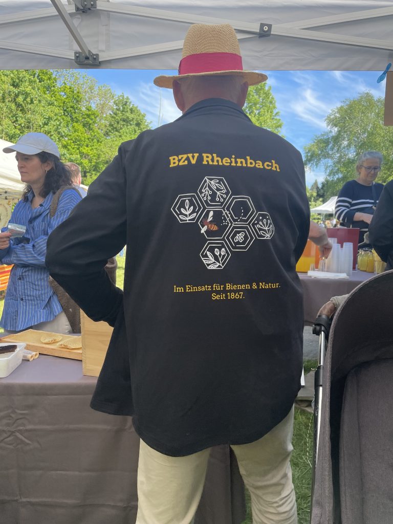 Auch unsere Vereins-Shirts und Jacken werden gern getragen